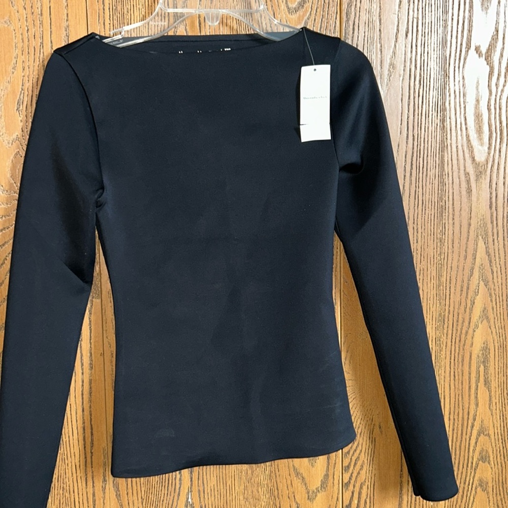 Abercrombie and fitch tuckable long sleeve